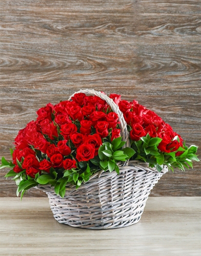101 rosas rojas en cesta
